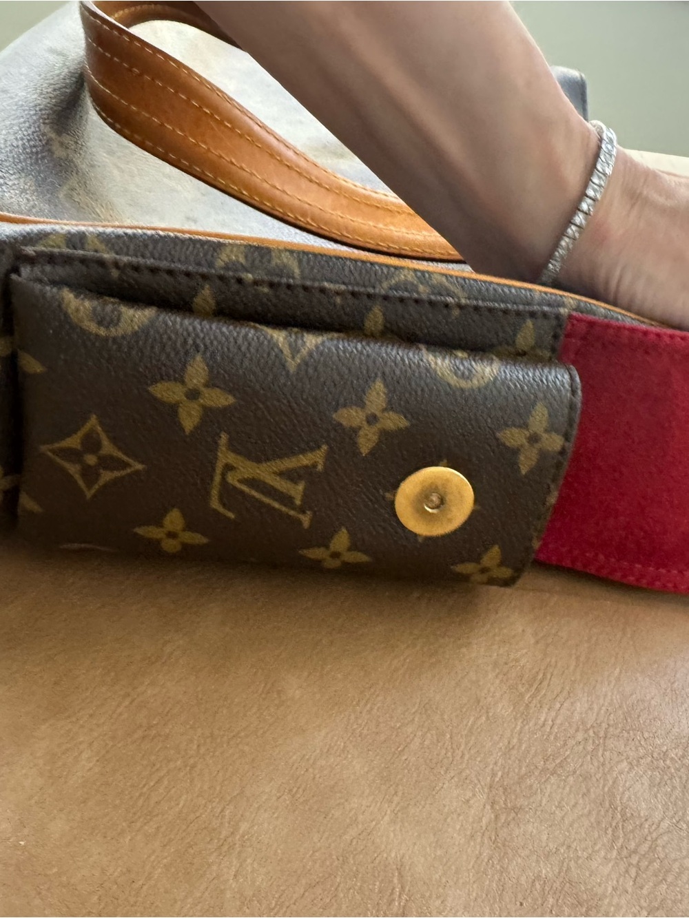 Louis Vuitton Monogram Messenger Bag in Brown with Tan Trim - Picture 4 of 5